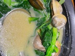 大黄蚬子煮小白菜-东方饺子王(大屯路店)