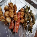 很大的一个店面，每天来的人有很多钱应该都是很喜欢的