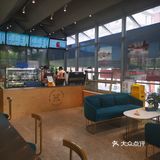 心仪已久，在苏州河边午餐，餐后散步時眺望咖啡馆二楼