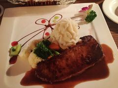 安格斯牛排佐黄油时蔬配黑椒汁-宝莱纳啤酒花园餐厅PAULANER BRAUHAUS Nanjing(广州路店)
