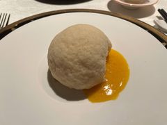 脆皮流沙包-皇朝会.经典传统粤菜(外滩店)