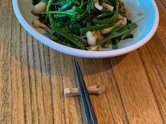 丝瓜尖拌菌菇-中8楼风尚云南菜(颐堤港店)