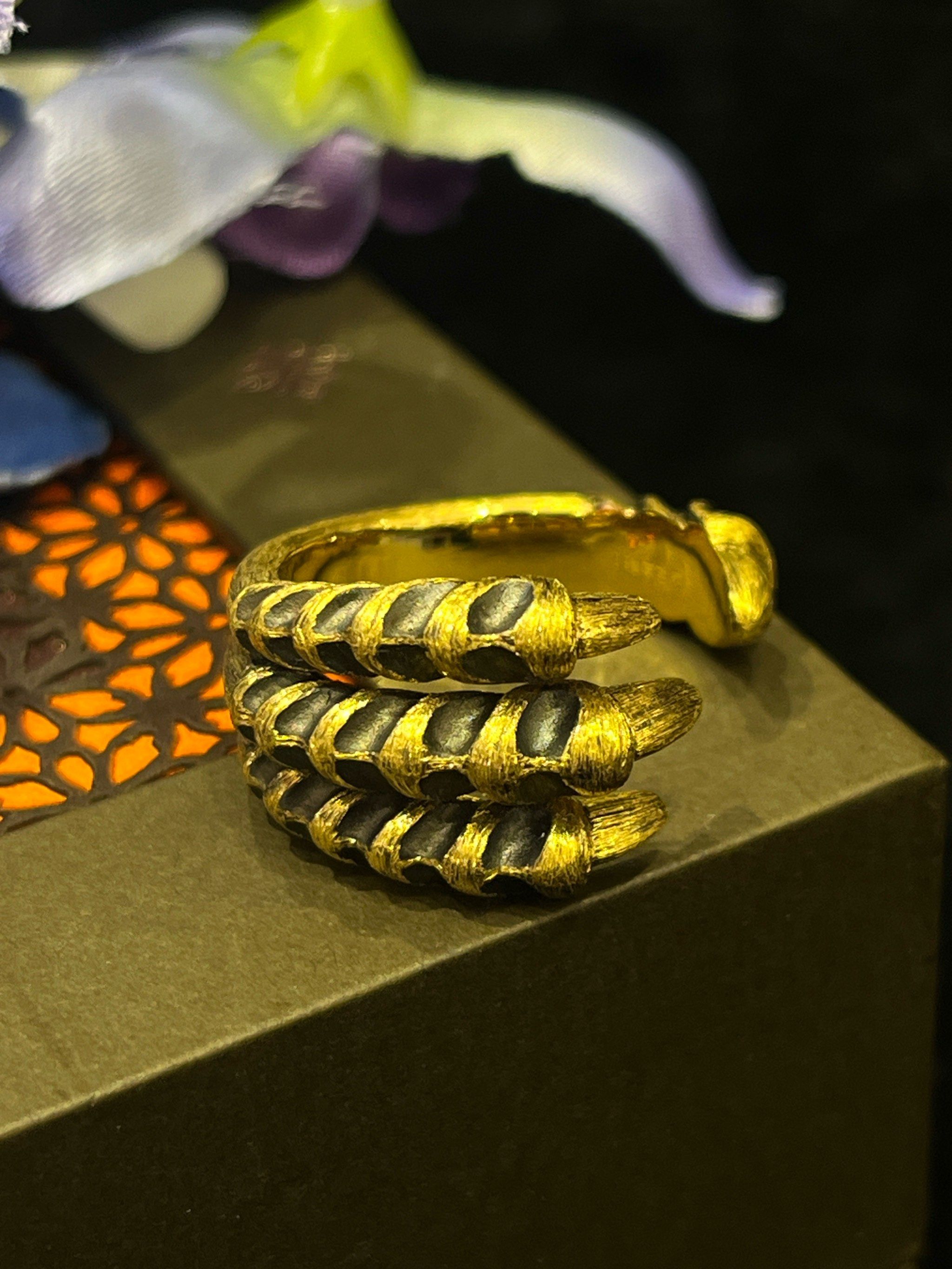 足金龙爪戒指,源自维京神话
龙不仅强大而且聪明
更代表着守护