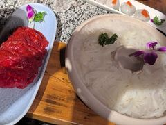 -老牌坊云南鱼豆花火锅(哈西万达店)