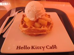 香草冰淇淋水果华夫饼-Hello Kitty Cafe(弘大店)