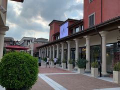 -佛罗伦萨小镇广佛名品奥特莱斯(疏港路店)