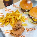 无意间经过一家汉堡店🍔味道不错，环境也可以