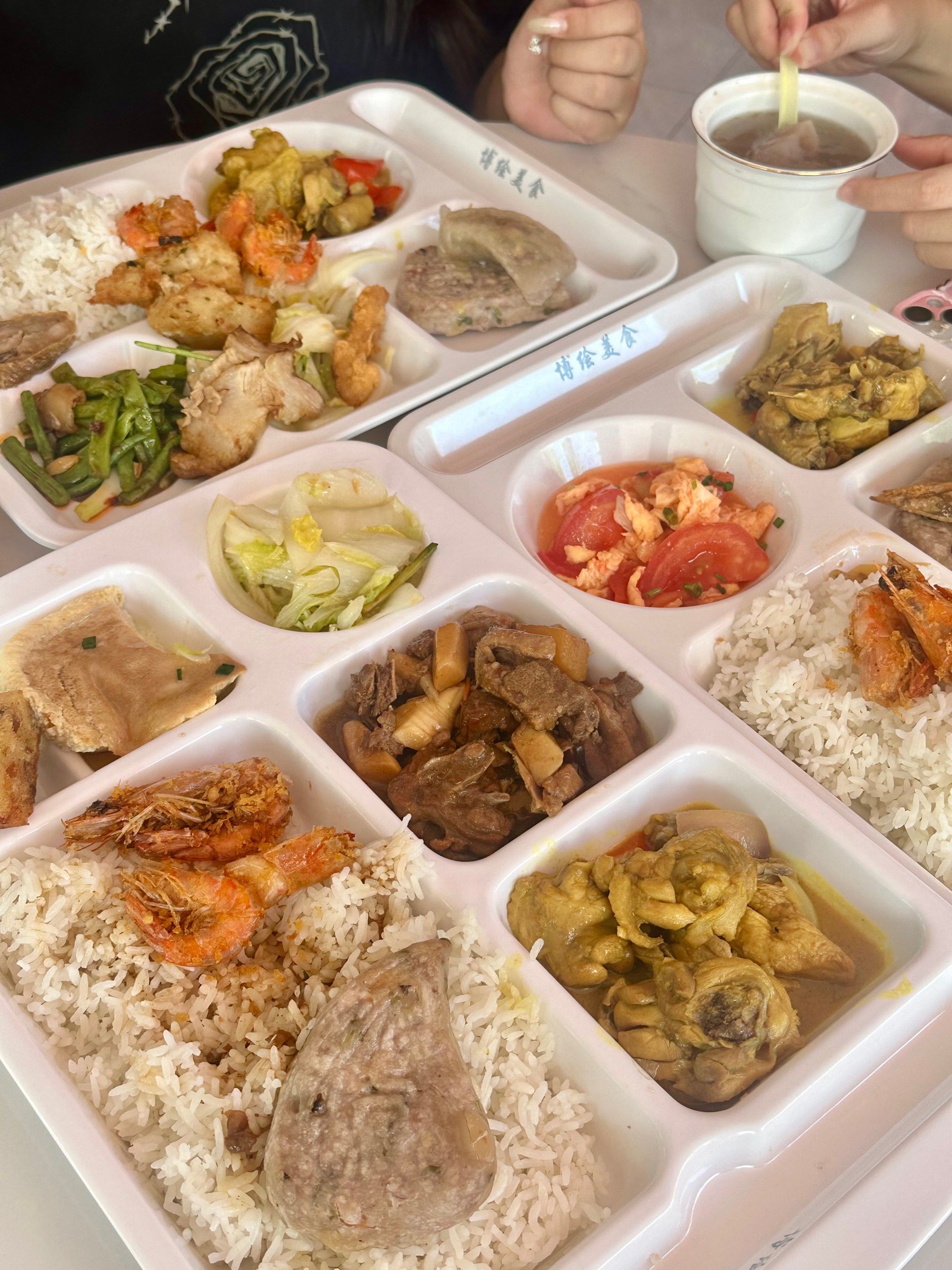 汕头打工人爱去的自选快餐!15r还送汤!