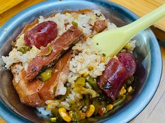 香肠糯米扣肉饭-梁阿婆廿年老牌扣肉糯米饭
