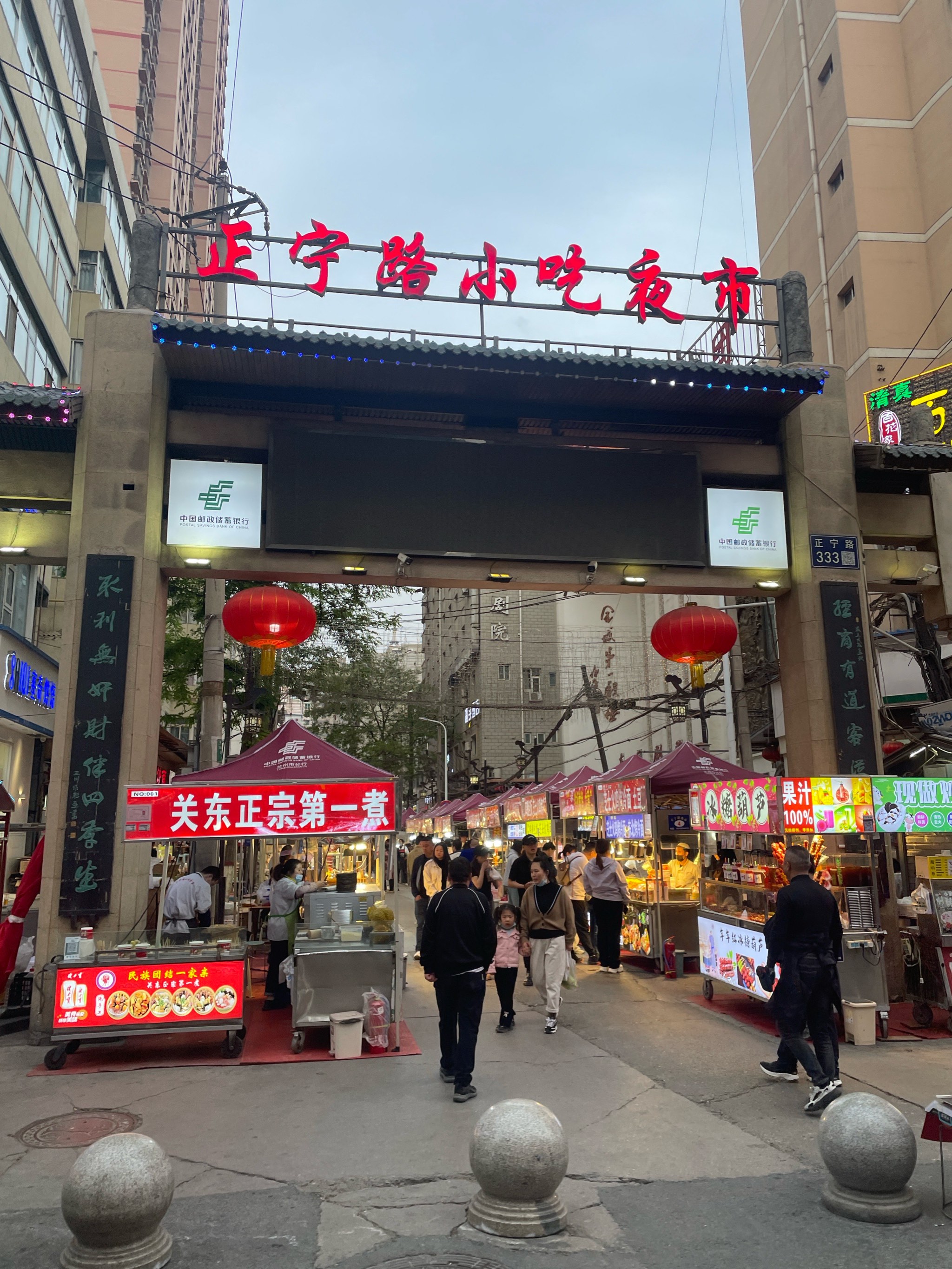 正宁路小吃夜市地铁图片