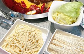 Spicy Clear Oil Hot Pot