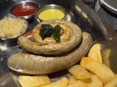 -MONICH牛排融合餐厅(和义大道购物中心店)