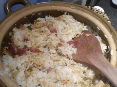 腊肉煲仔饭-大匠工房古船木艺术餐厅·猪肚鸡专门店(长白仙岛店)