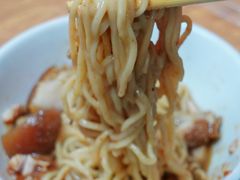 -松树干拌面店