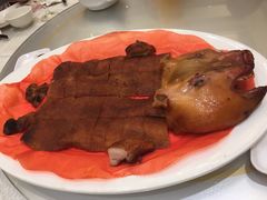 鴻運金豬全體-海港酒家(上水新丰店)