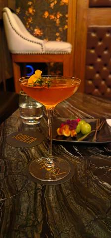 sober company-"奔着通关来的～周五晚上店里人还是蛮多的,.