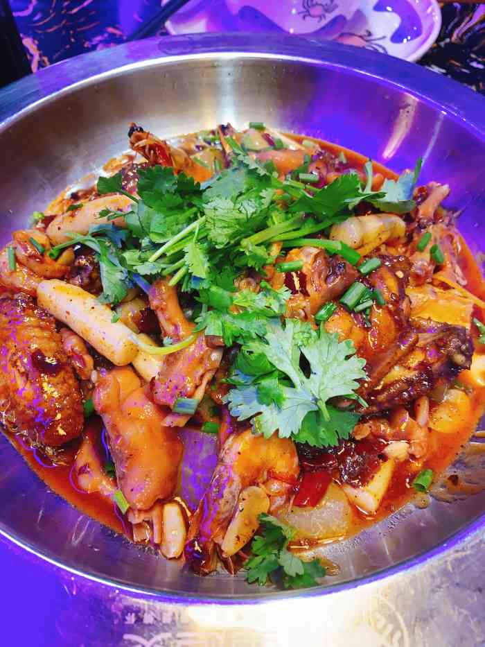 睦记蟹逅煲(大润发店)-"吃过好几家肉蟹煲了,肉蟹煲里面的鸡爪都是.