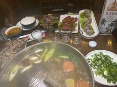 -乡土黄·鲜牛肉火锅·小龙虾(兴业街店)