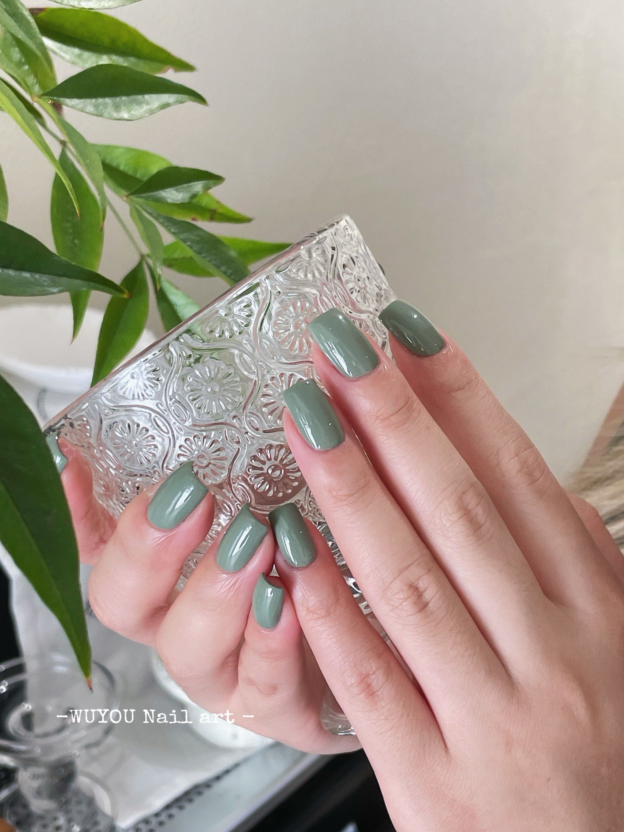 特调秋冬高级感豆蔻绿单色美甲