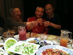 -唛客疯量贩式KTV(金飞达广场店)