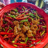 龙洞美食街｜高性价比的地道乐山跷脚牛肉，人均60不到‼️