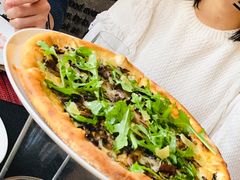 香烤菌菇比萨配芝麻叶-WOLFGANG PUCK KITCHEN & BAR(迪士尼小镇店)