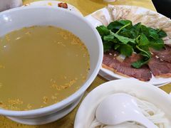 -桥香园云南过桥米线(金马碧鸡店)