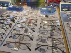 -天空之镜眼镜店蔡司依视路配镜授权零售店(望京颐堤港店)