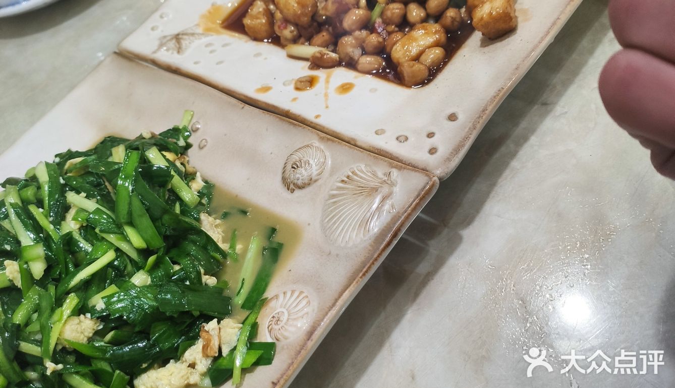 点好以后很快就做好了。味道还是很不错的，环境也好干净