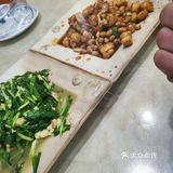 点好以后很快就做好了。味道还是很不错的，环境也好干净
