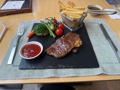 西冷牛排配黑椒汁-TABLE·味西餐厅-成都茂业JW万豪酒店