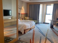 -苏州汇融广场假日酒店