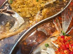 -阿瓦山寨·湘菜现炒·剁椒鱼头王(咸阳总店)