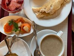 烟熏三文鱼配鱼子酱-Stolovaya 57