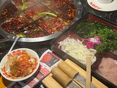 -憨孃孃·重庆老火锅(红山黑金店)