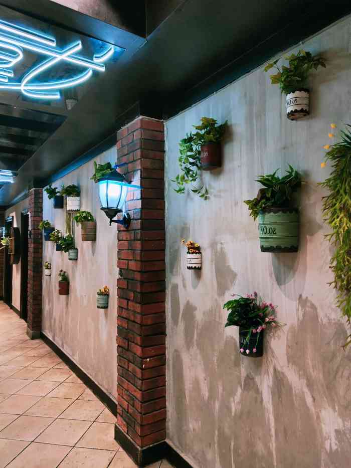 曼听小寨海鲜(海宁路店)-"这是刘庄夜市胡同里的一家比较火爆的小店!