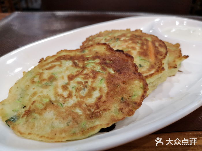 TUK土耳其餐厅·下午茶(卢湾店)西葫芦饼配酸奶图片