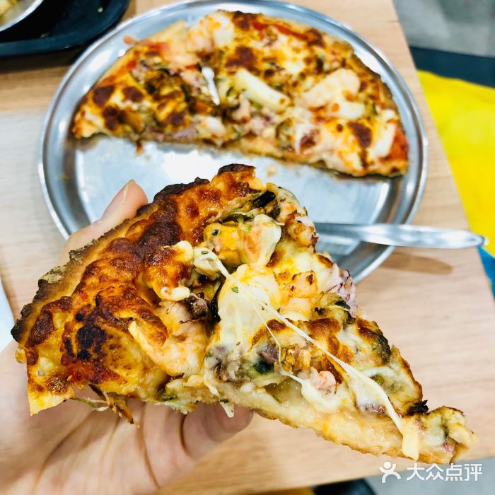 George's Restaurant海鲜披萨图片