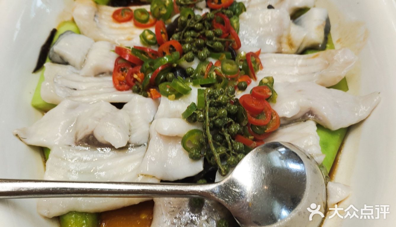我们终于等到了机会得偿所愿。店面在广场中非常显眼