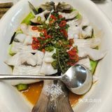 我们终于等到了机会得偿所愿。店面在广场中非常显眼