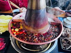 -果松木炭酸菜铜火锅·外婆参鸡汤