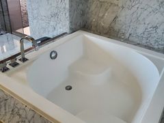 -上海虹桥西郊假日酒店