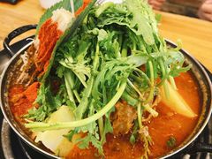 土豆排骨火锅-喇喇排骨火锅·传统韩式脊骨汤(望京西园总店)