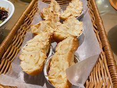 杏仁牛角包-山楂树融合菜餐厅
