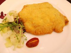 崇明生态猪炸猪排配辣酱油-红房子西菜馆(淮海中路店)