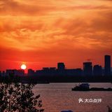 哎你看~他们在拍那个，孕照哎(by骑行小伙)
