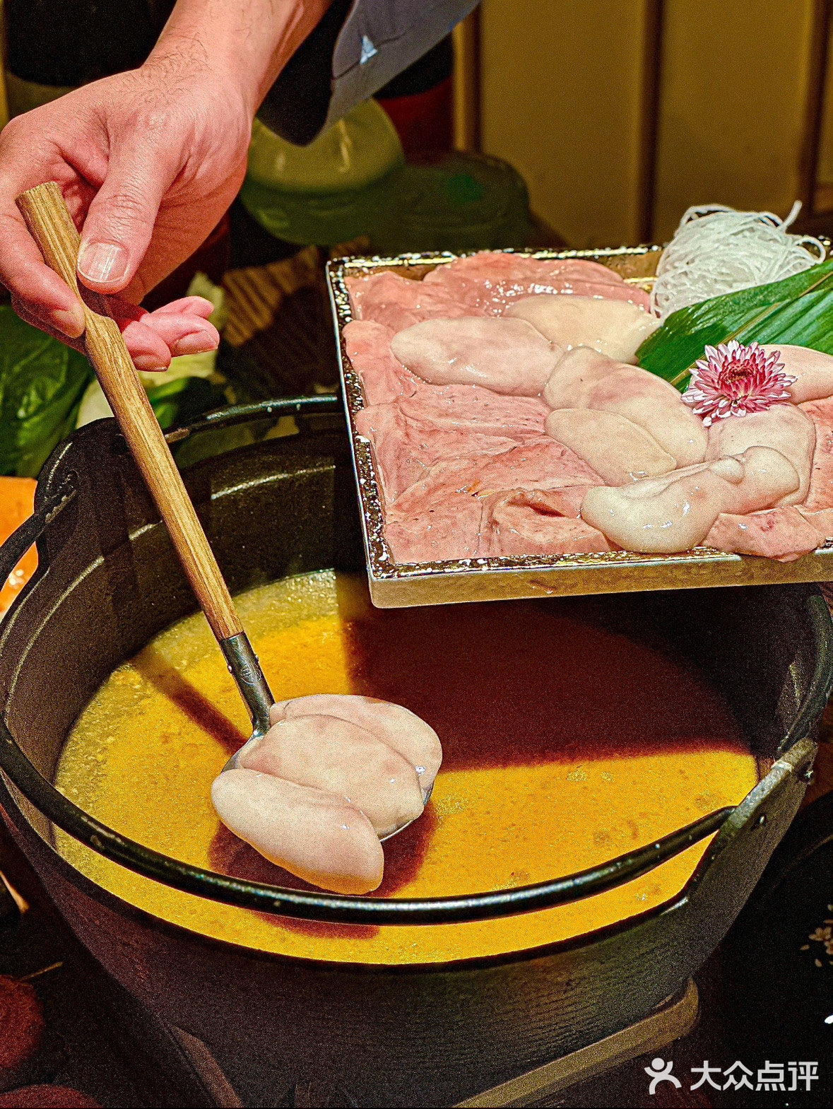 在静安寺！！终于吃到了超火的痛风锅！！！