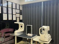 -三目眼镜·蔡司视觉合作店(青浦宝龙店)