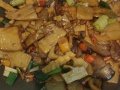 -阿瓦山寨·湘菜现炒·剁椒鱼头王(咸阳总店)