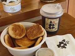 -天井·丑面包搭咖啡